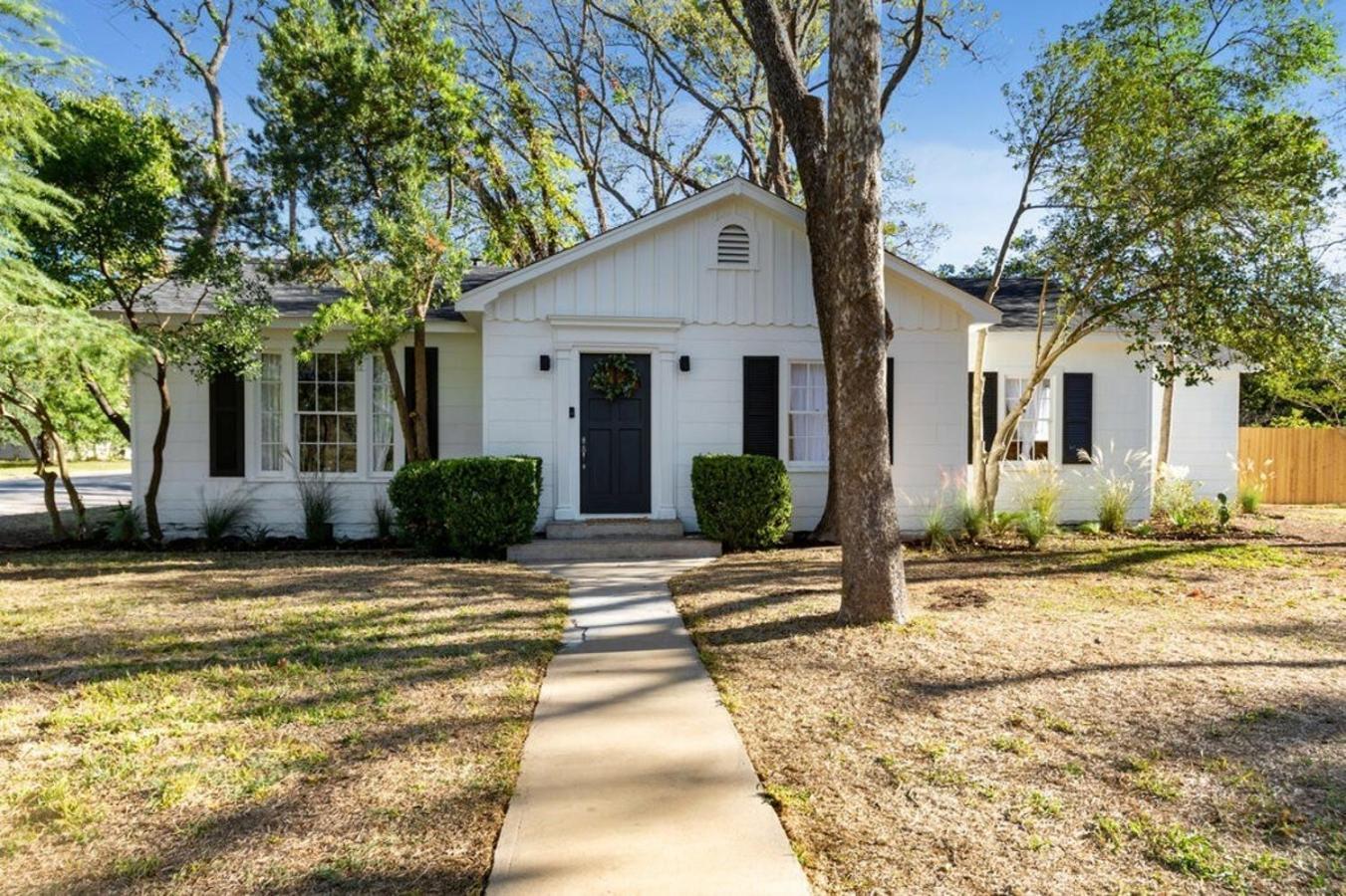 Luxury Bungalow Near Main W Hot-Tub And Firepit Villa Fredericksburg Exterior foto