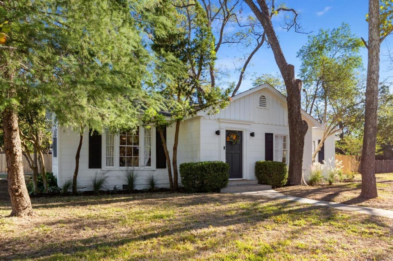 Luxury Bungalow Near Main W Hot-Tub And Firepit Villa Fredericksburg Exterior foto